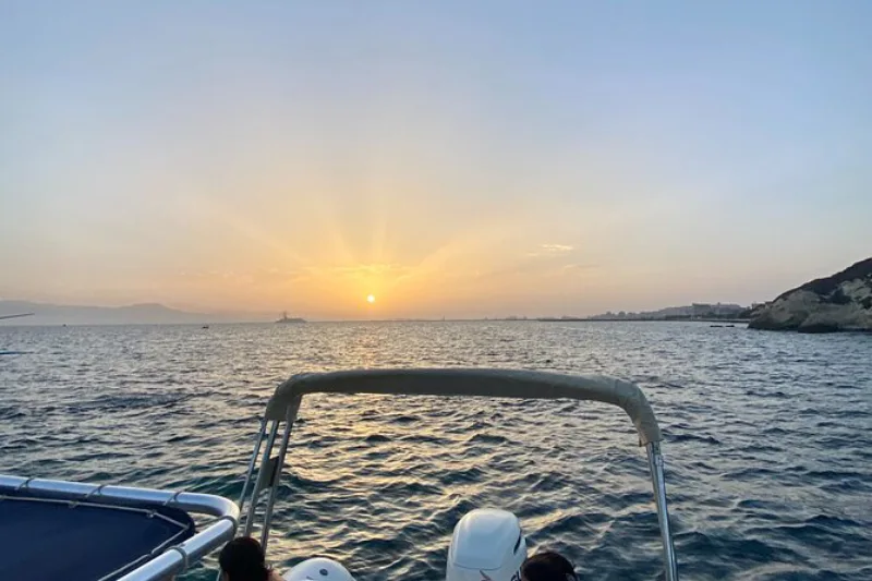 Tramonto in barca nella Baia di Naama